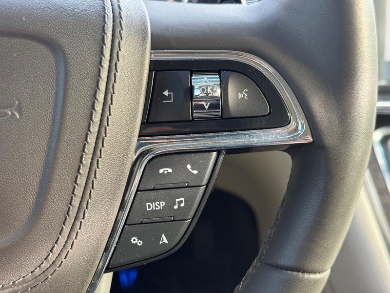 Used 2019 Lincoln Continental Select w/ Continental Climate Package image 12