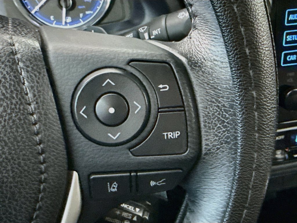 Used 2018 Toyota Corolla SE w/ Carpet Mat Package (TMS) FWD image 12
