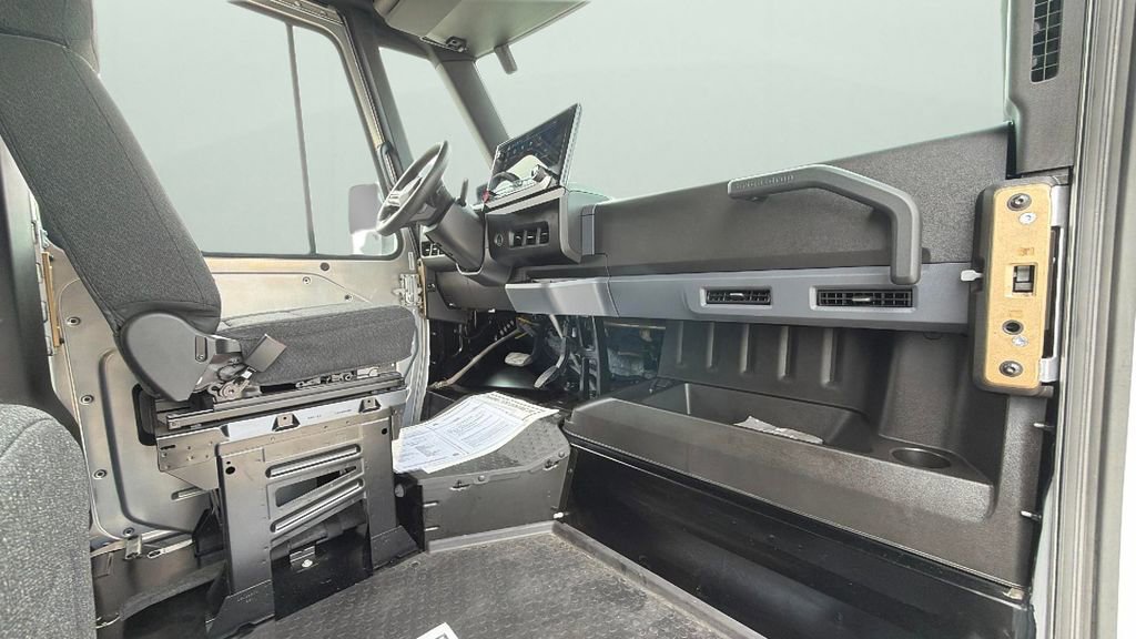 Used 2024 Chevrolet Brightdrop 600 w/ Commercial Equipment Package AWD/4WD image 32