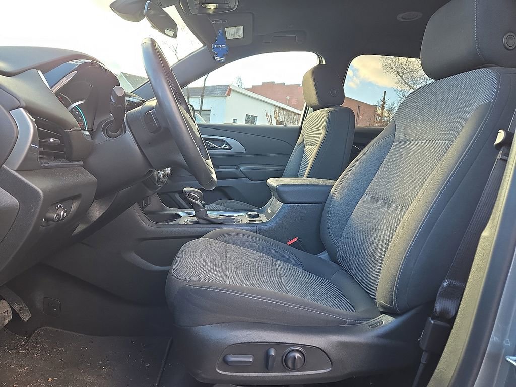 Used 2023 Chevrolet Traverse LT image 18