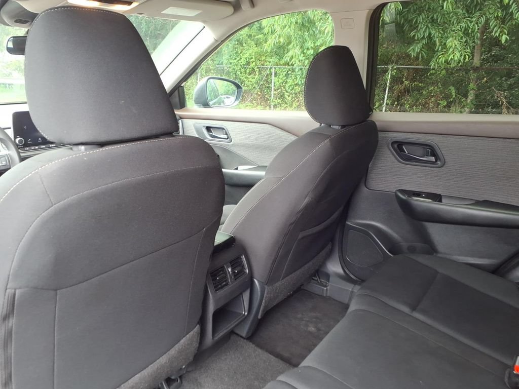 Used 2023 Nissan Rogue S FWD image 16