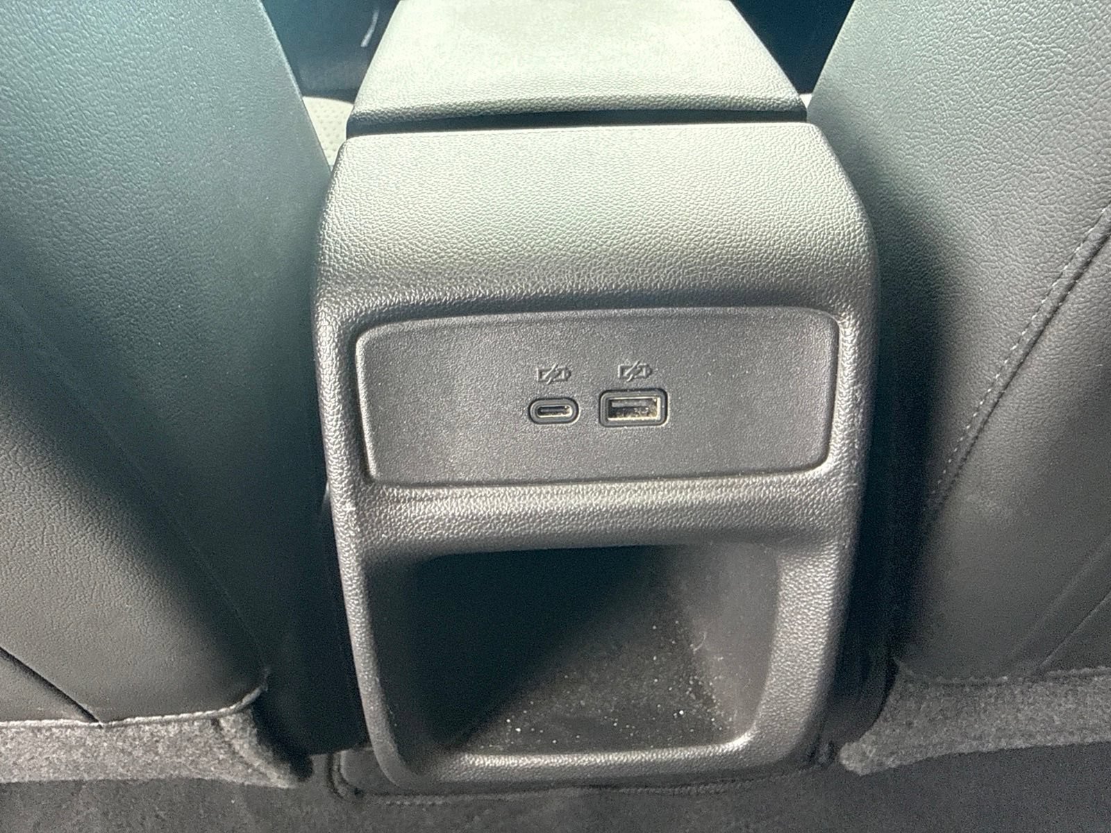 Used 2024 Chevrolet Trax LT w/ Sunroof Package FWD image 14