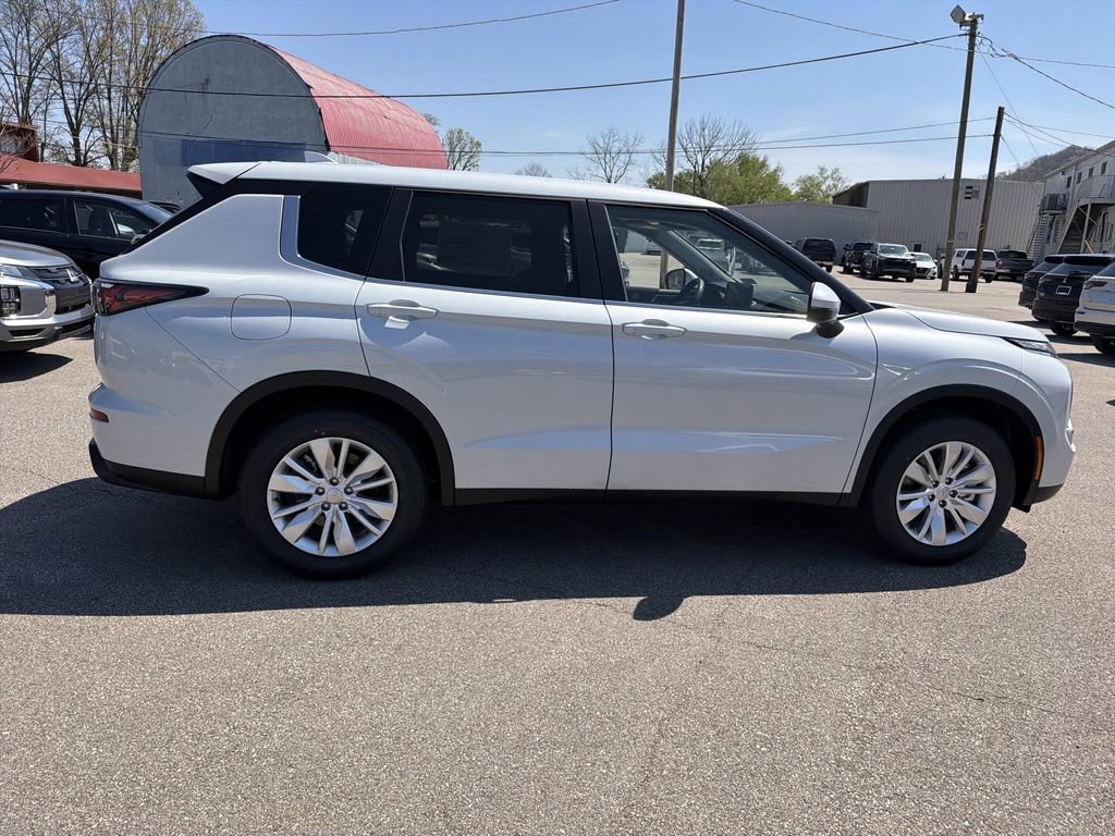 New 2026 Mitsubishi Outlander ES AWD/4WD image 3
