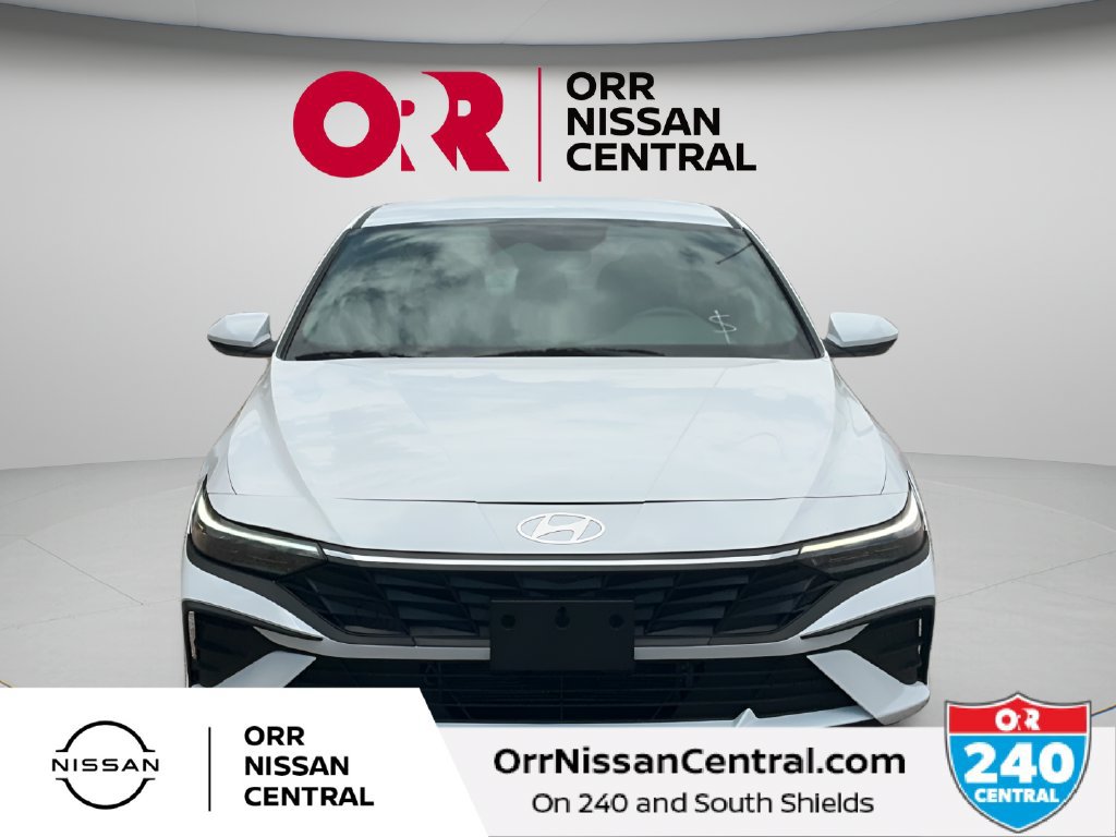 Used 2025 Hyundai Elantra Hybrid FWD image 2