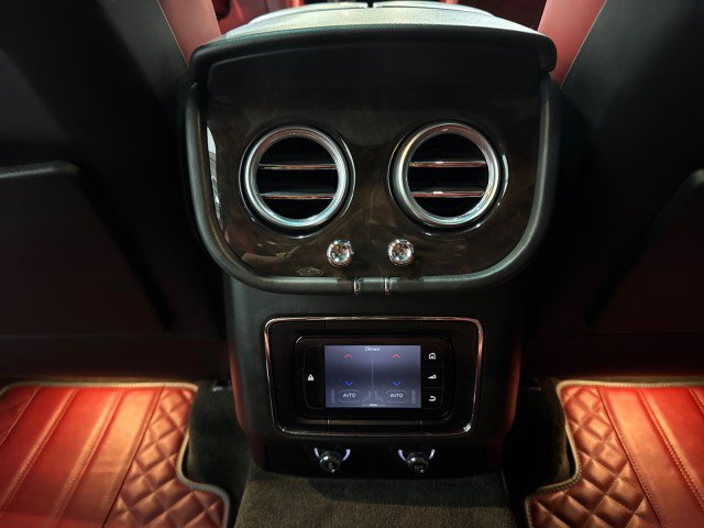 Used 2017 Bentley Bentayga image 58