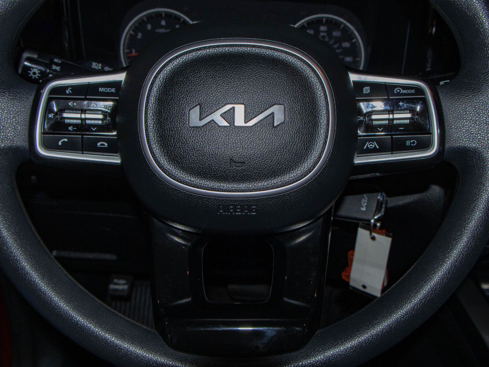 Used 2023 Kia Sorento LX FWD image 11