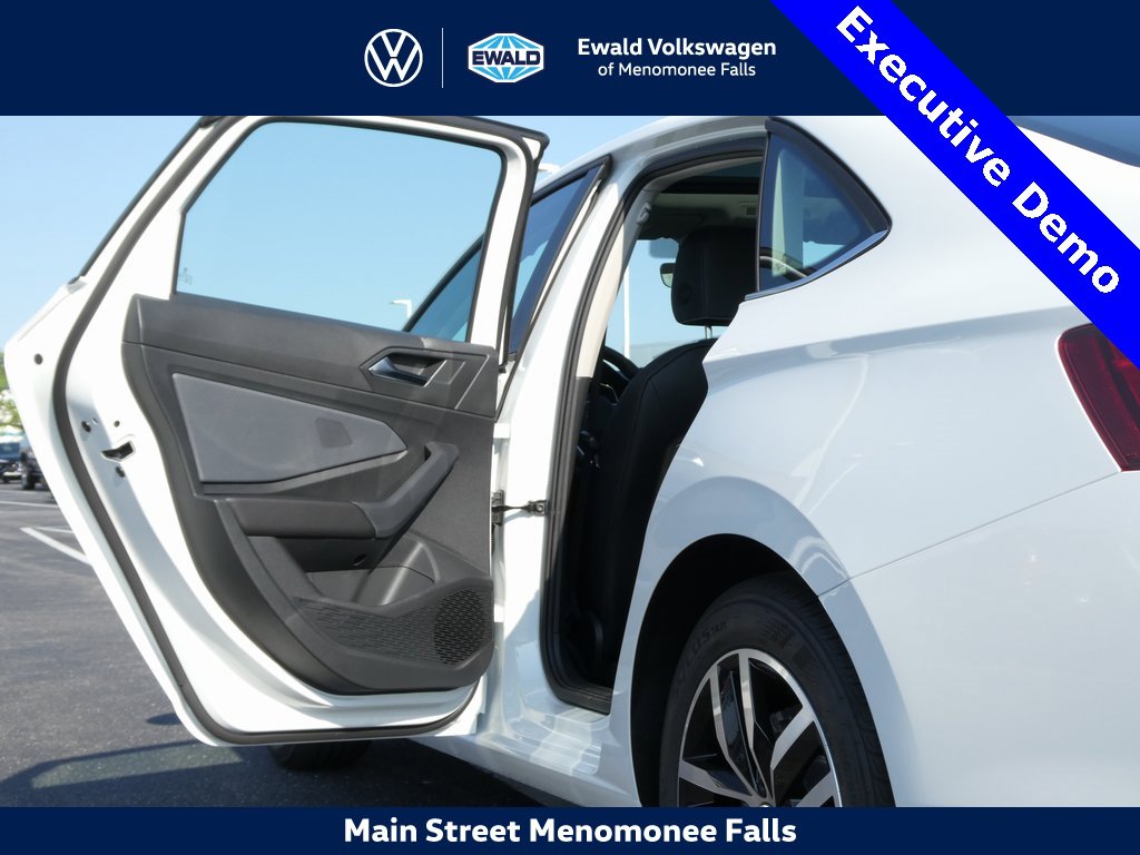New 2025 Volkswagen Jetta SE image 34