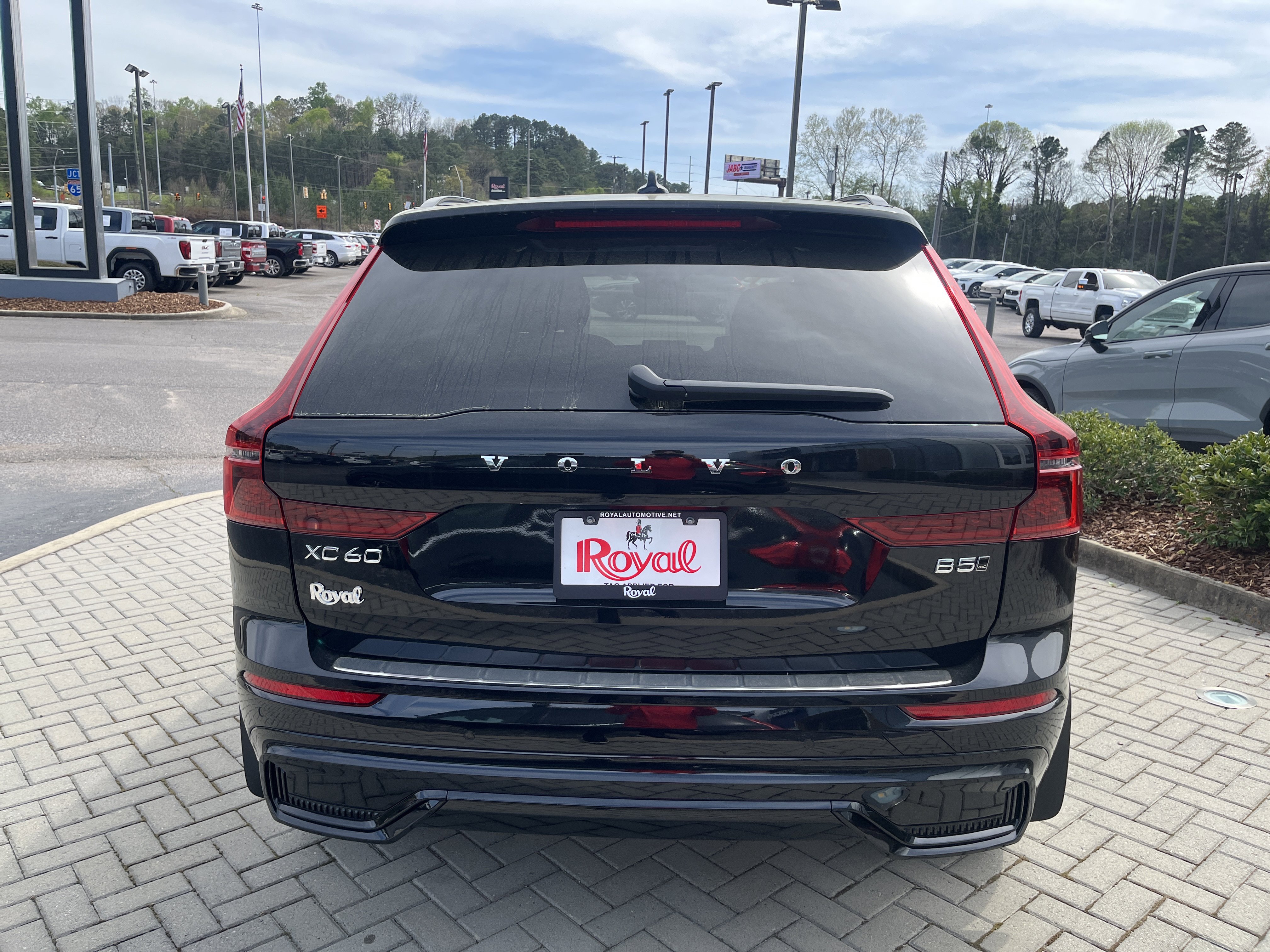 New 2026 Volvo XC60 B5 Plus w/ Protection Package Premier image 4