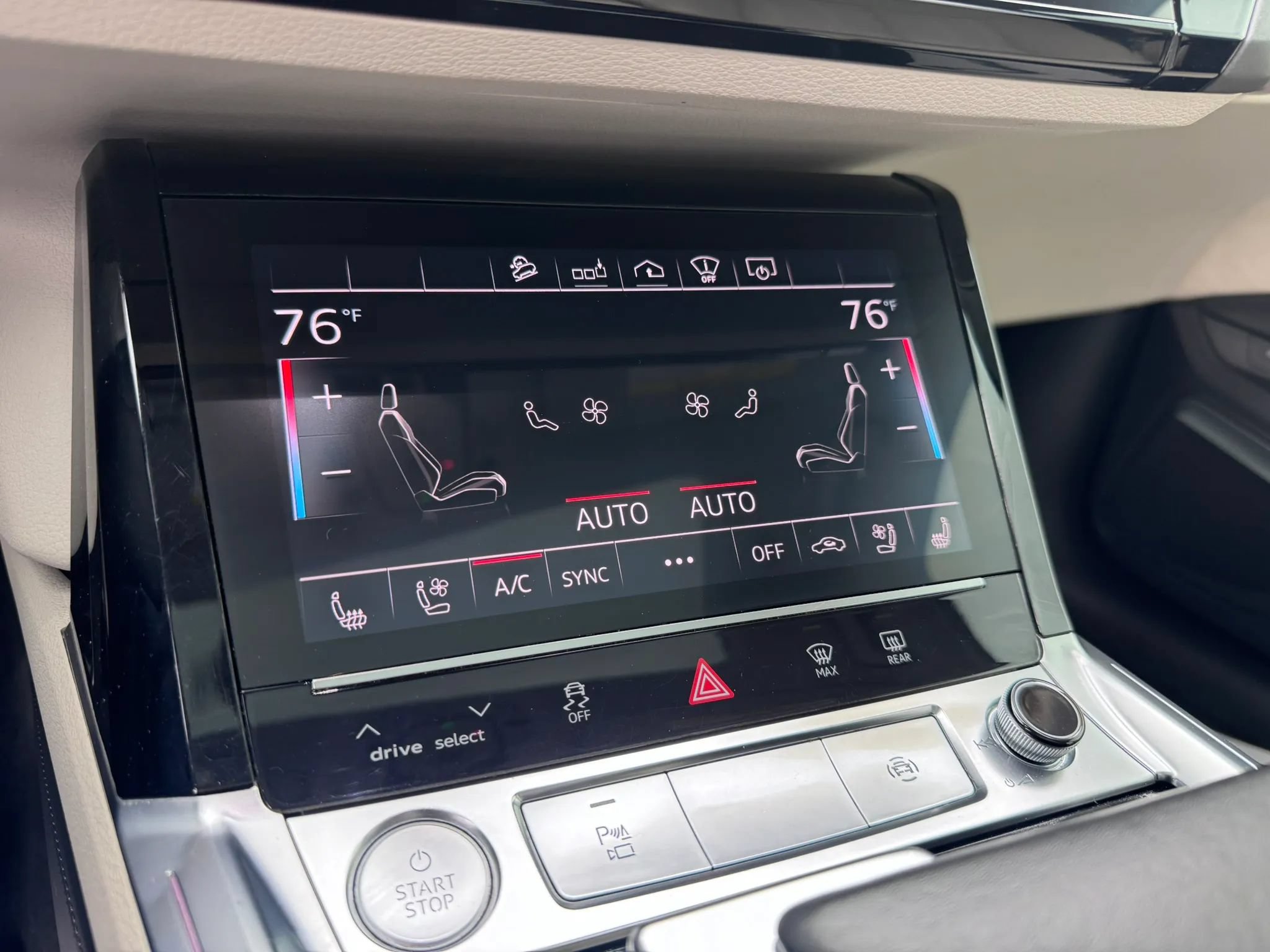 Used 2019 Audi e-tron Prestige w/ Prestige Package AWD/4WD image 22