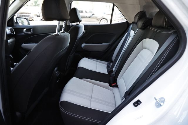 Used 2025 Hyundai Venue SEL FWD image 25