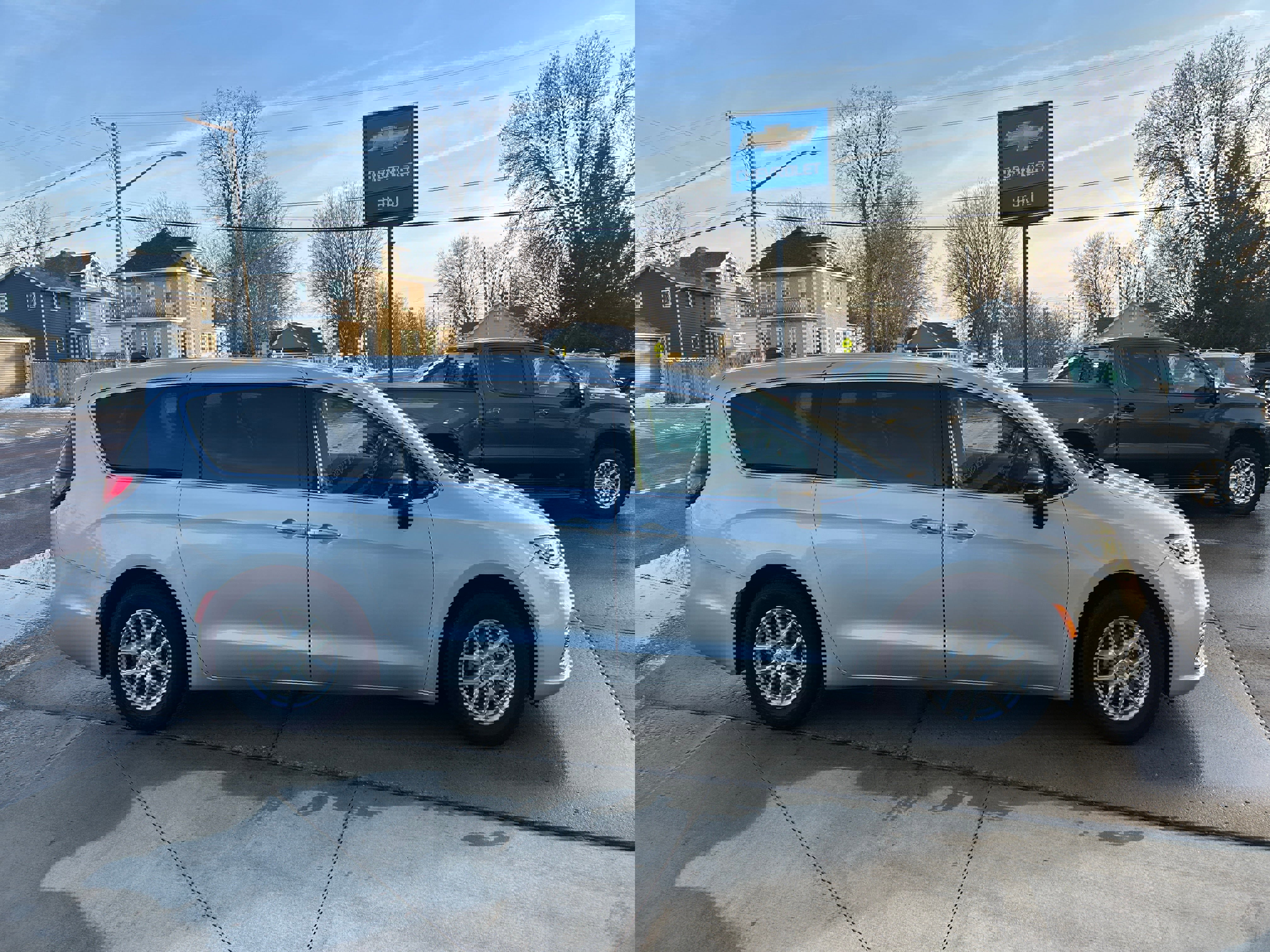 Used 2024 Chrysler Pacifica Touring-L image 5