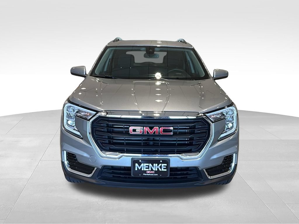 Used 2023 GMC Terrain SLE w/ Driver Convenience Package AWD/4WD image 2