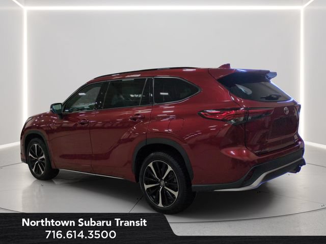 Used 2021 Toyota Highlander XSE AWD/4WD image 3