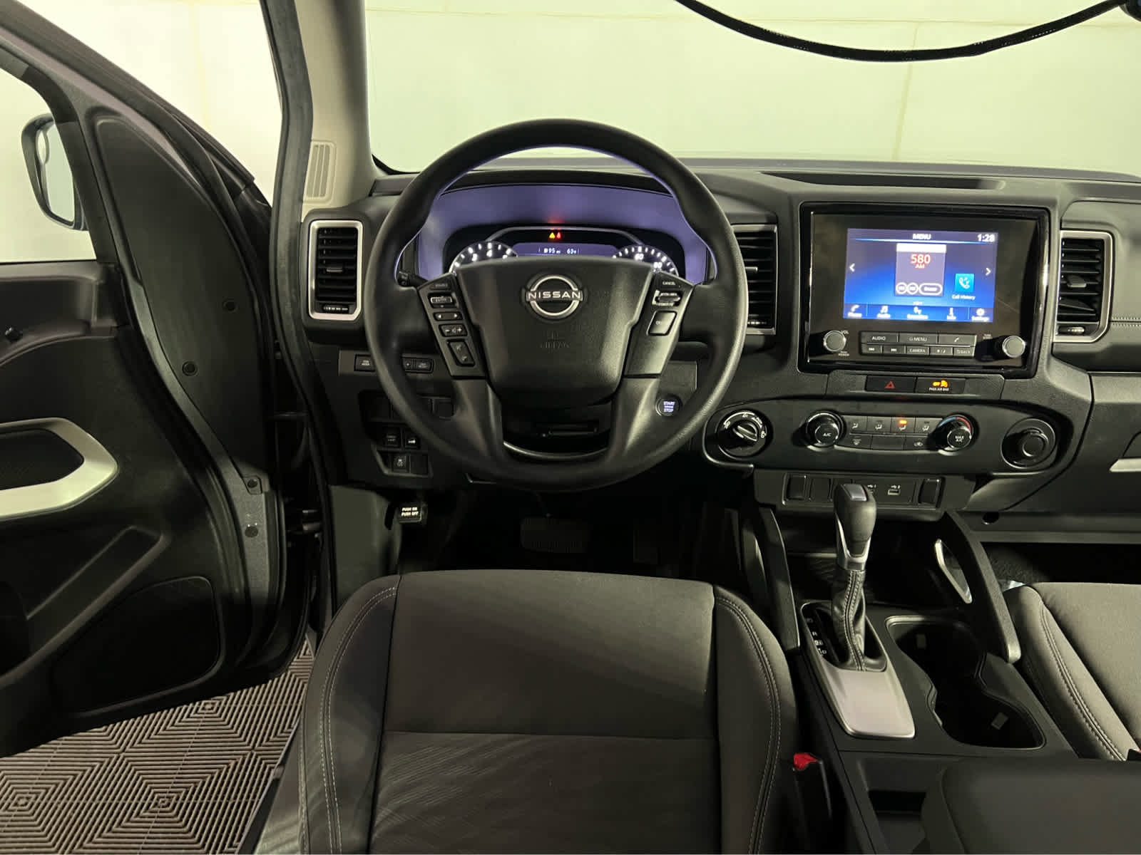 Certified 2022 Nissan Frontier SV image 13