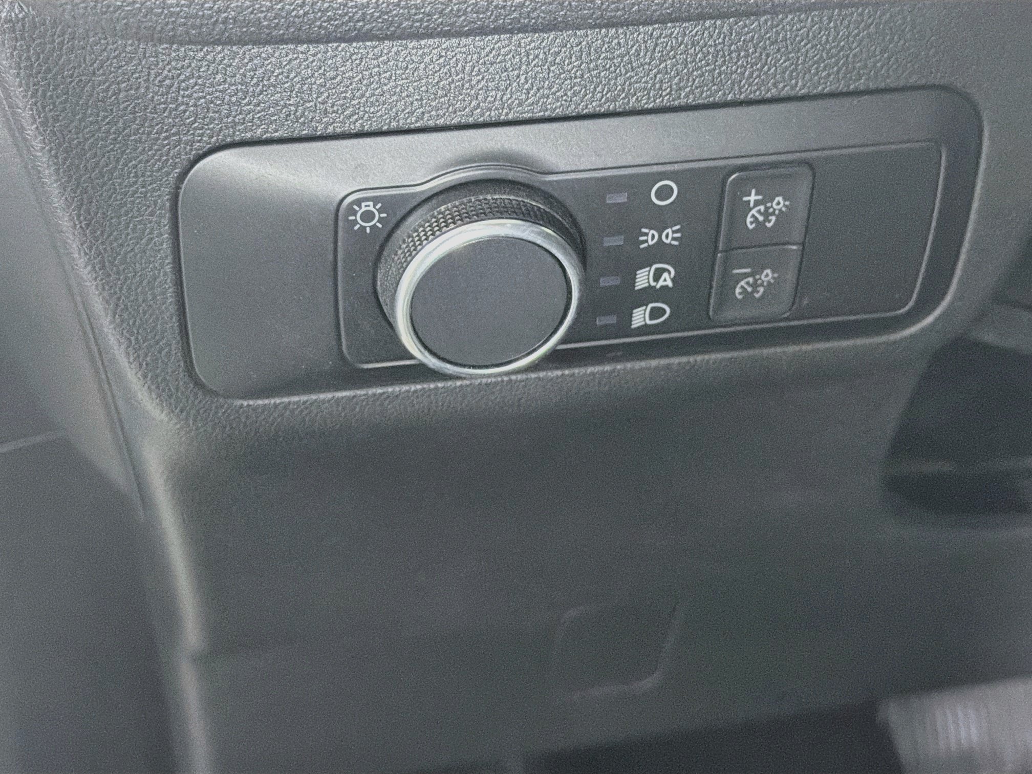 Used 2022 Ford Escape SE FWD image 16
