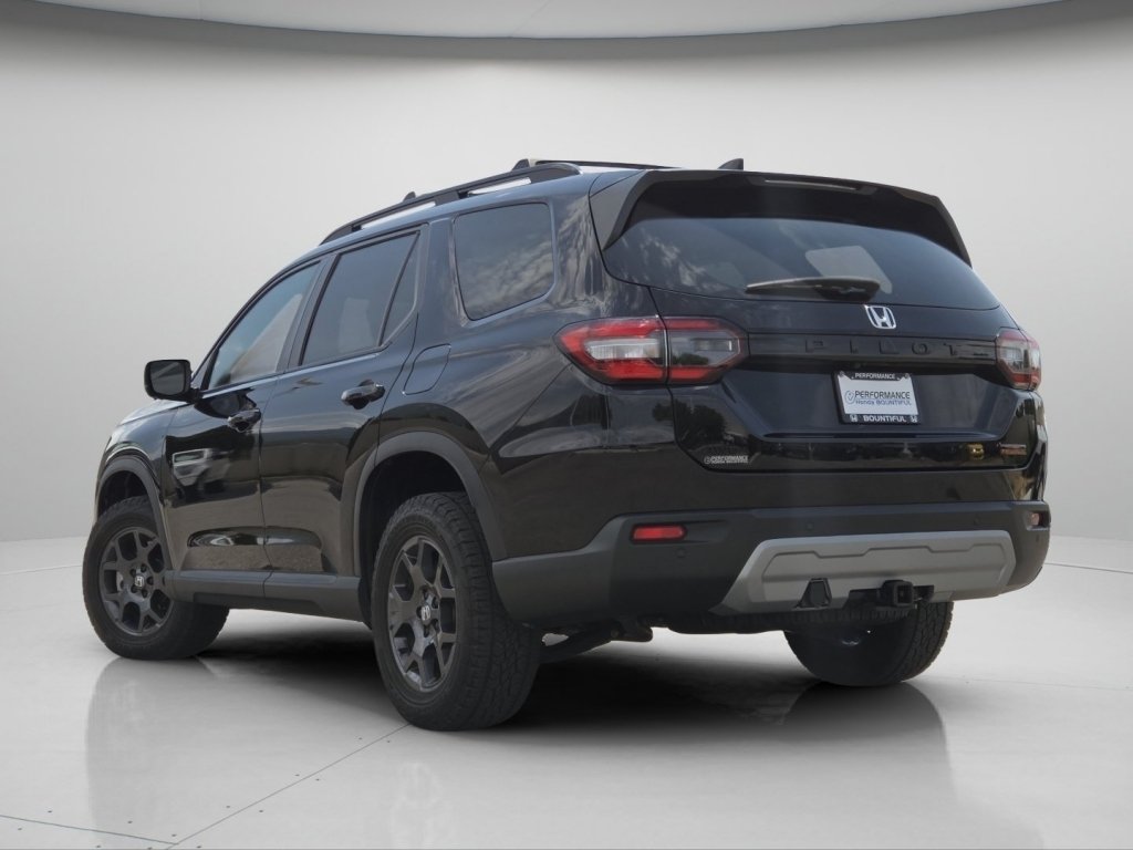 Certified 2025 Honda Pilot TrailSport image 24