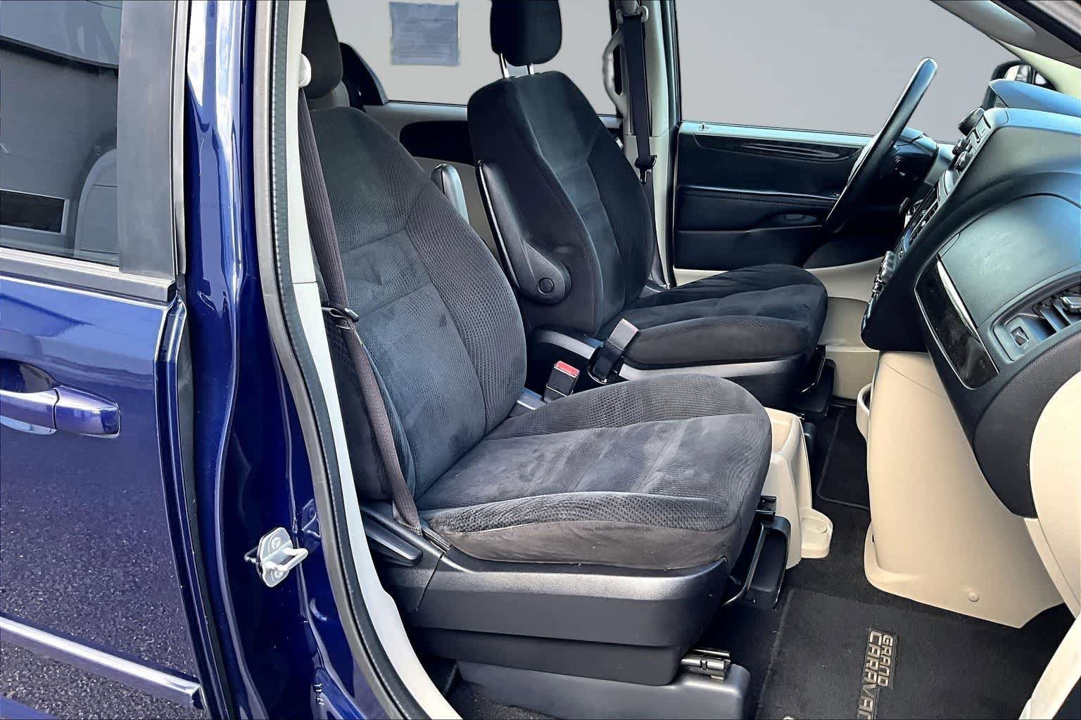 Used 2016 Dodge Grand Caravan SE w/ Quick Order Package 29E SE FWD image 14