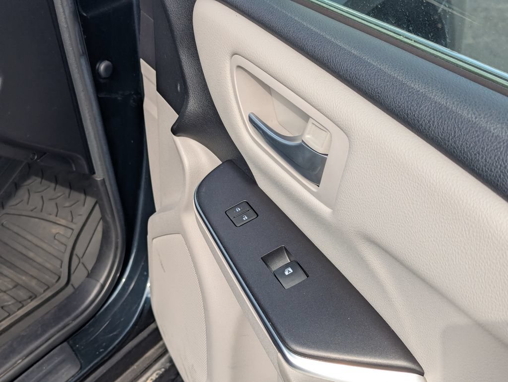 Used 2017 Toyota Camry SE w/ Moonroof Package FWD image 34