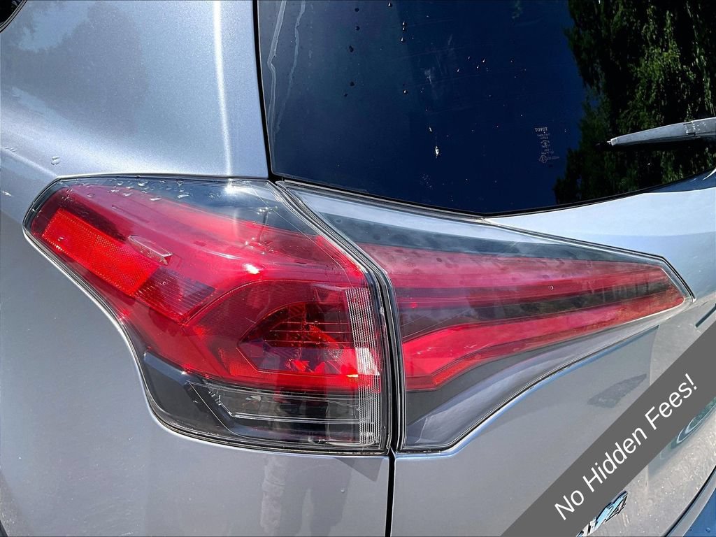 Used 2018 Toyota RAV4 LE w/ All Weather Liner Package AWD/4WD image 27