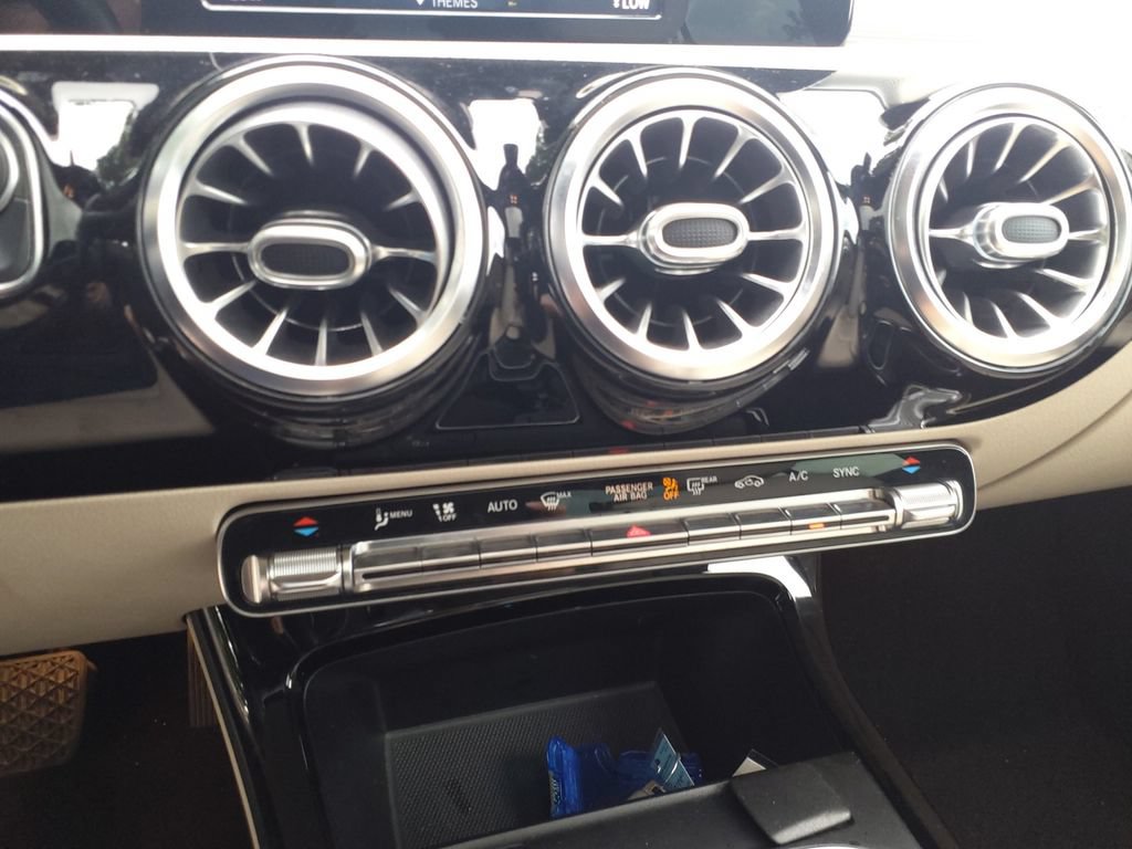 Used 2021 Mercedes-Benz CLA 250 image 27