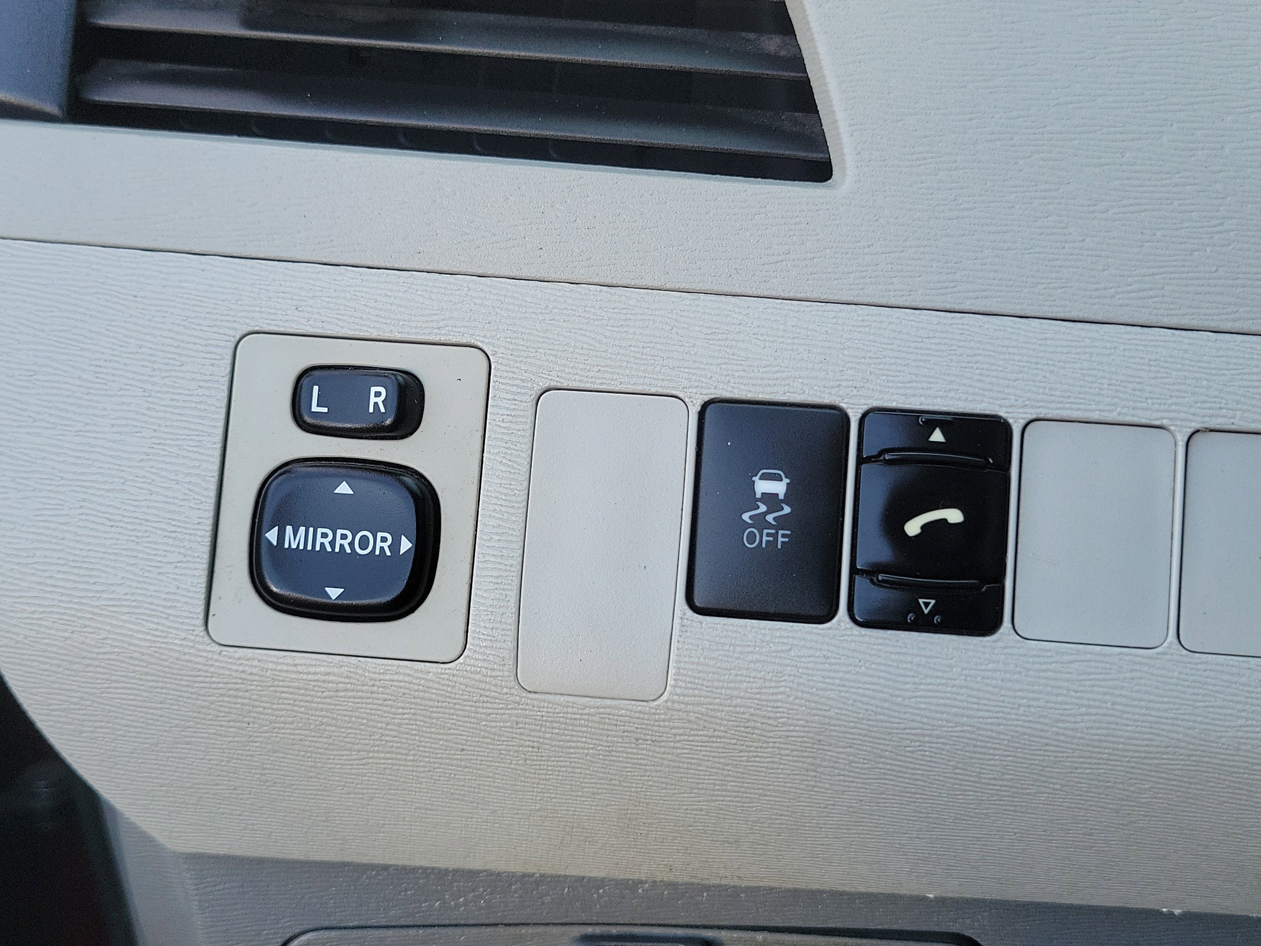 Used 2013 Toyota Sienna L w/ Towing Pkg image 18