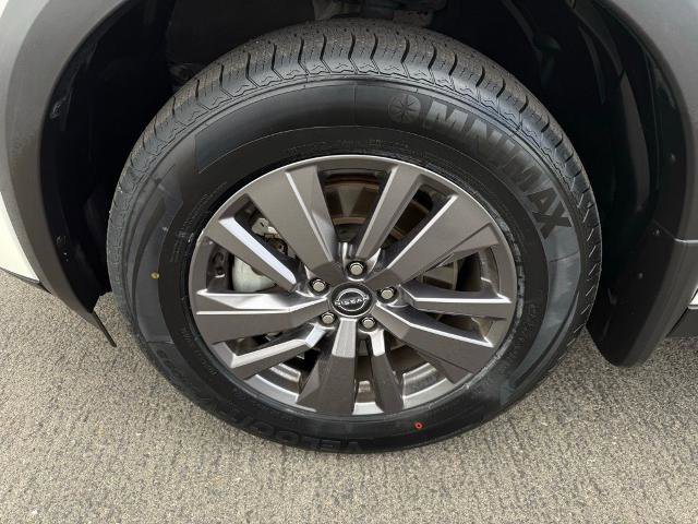 Certified 2023 Nissan Pathfinder SV image 9