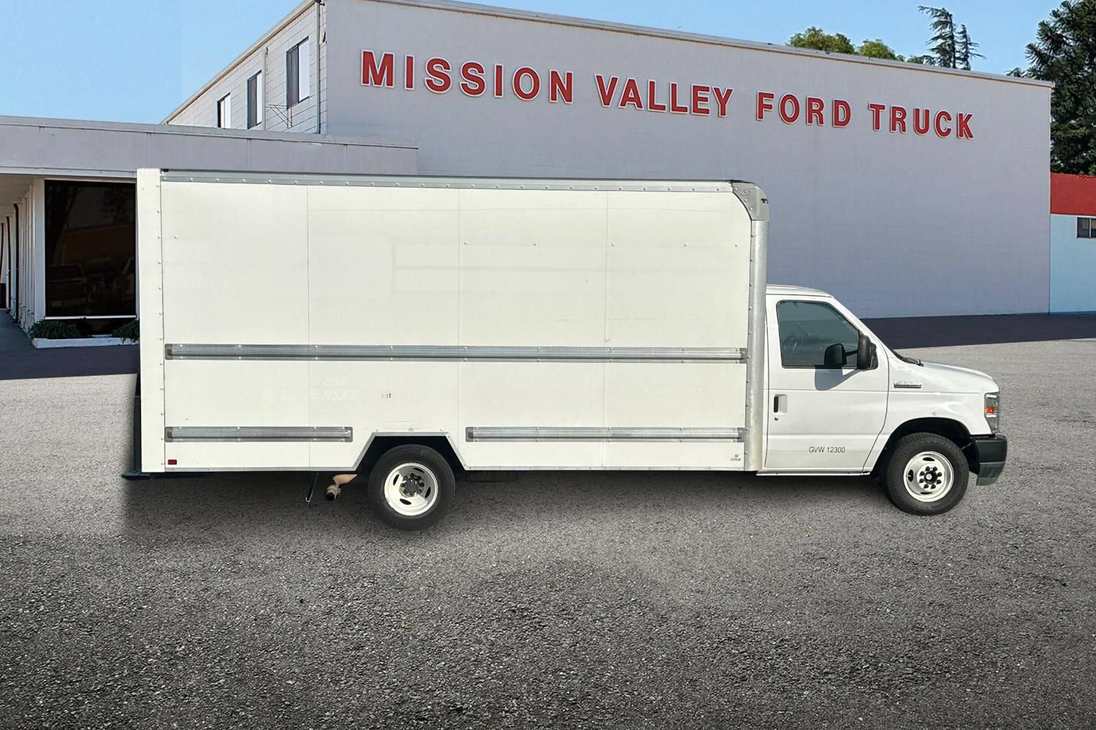 Used 2022 Ford E-350 and Econoline 350 Super Duty RWD image 3