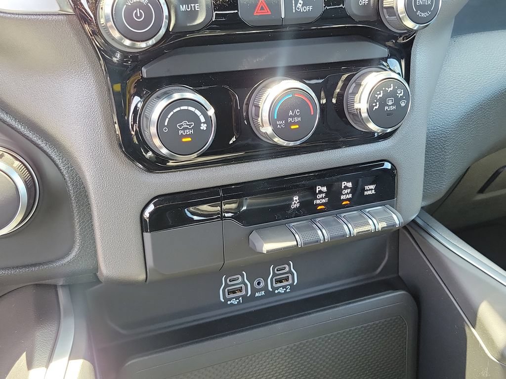 New 2026 RAM 1500 Express AWD/4WD image 26