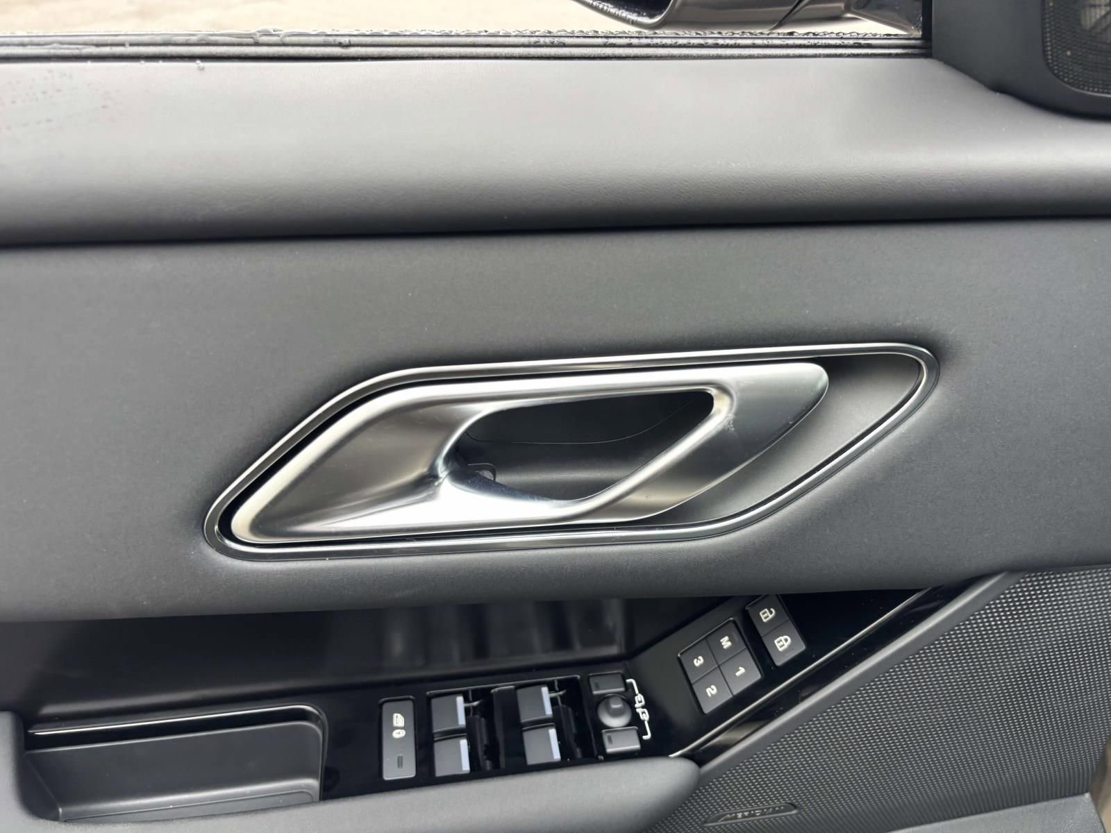 New 2026 Land Rover Range Rover Velar Dynamic SE image 12