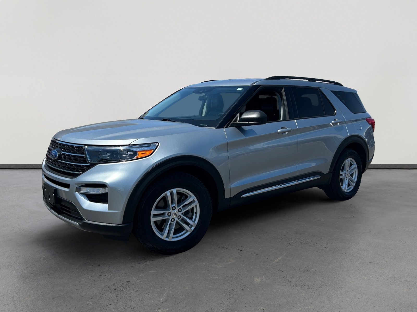 Used 2024 Ford Explorer XLT w/ Equipment Group 202A RWD image 1