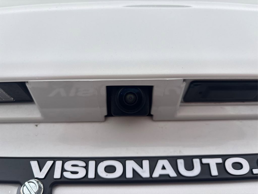 Used 2024 Nissan Kicks SR image 15