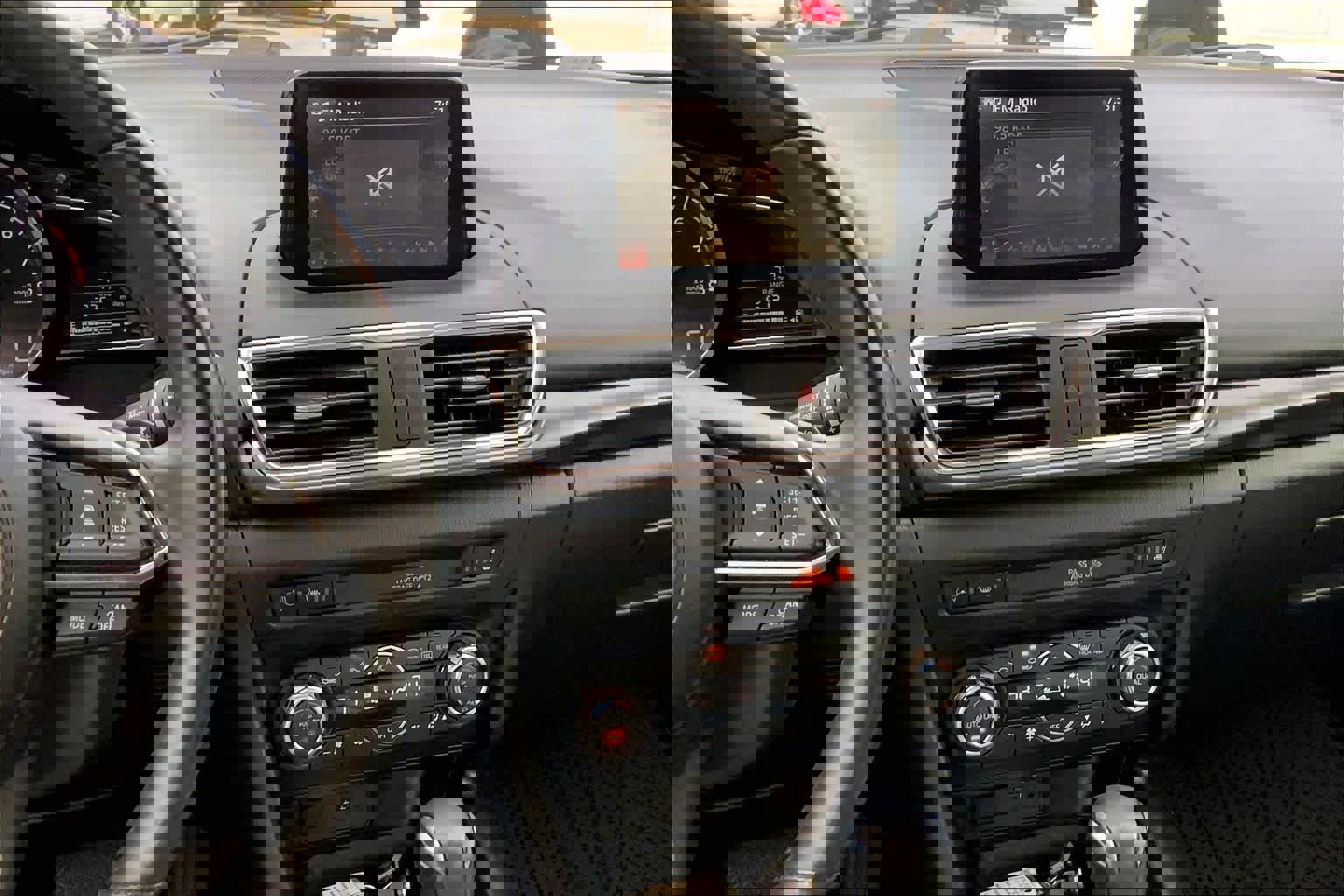 Used 2018 MAZDA MAZDA3 Grand Touring w/ Premium Equipment Package FWD image 7