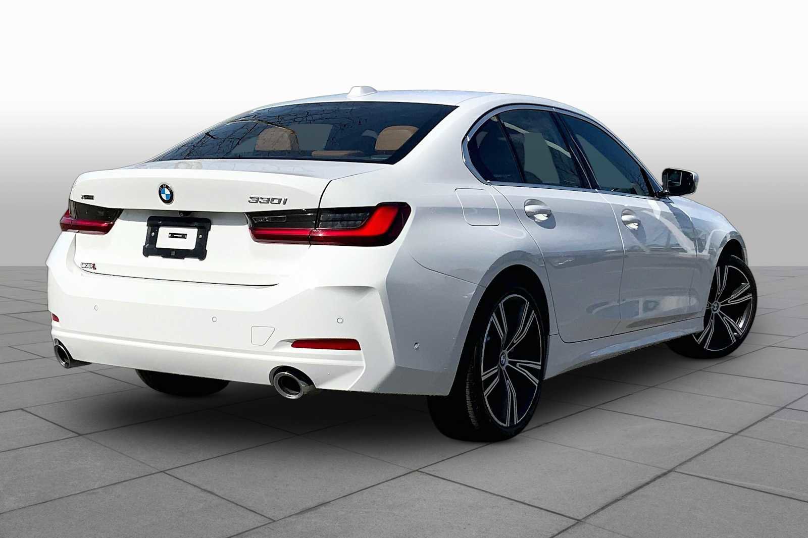 Used 2024 BMW 330i xDrive Sedan w/ Premium Package image 13