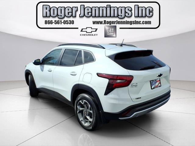 Used 2024 Chevrolet Trax LT w/ Driver Confidence Package image 3
