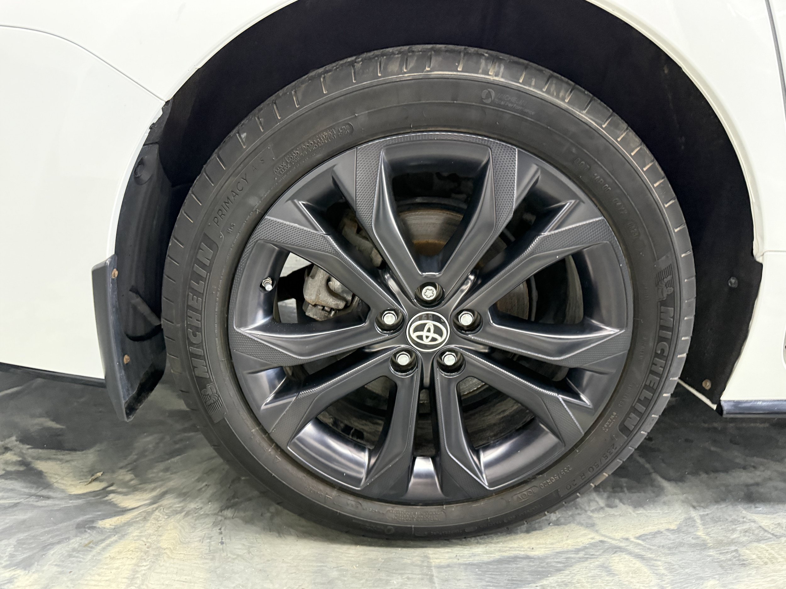 Used 2023 Toyota Sienna XLE FWD image 30