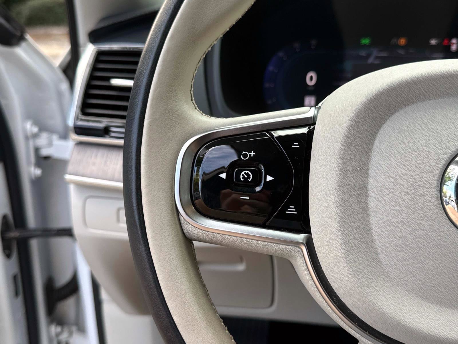 Certified 2023 Volvo XC90 B6 Ultimate w/ Protection Package Premier image 28