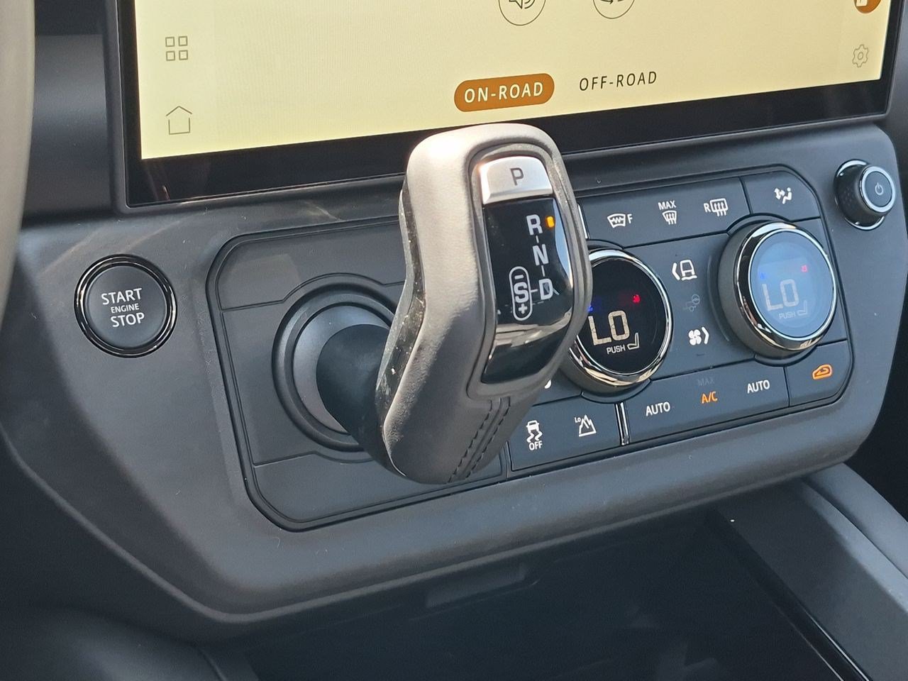 New 2026 Land Rover Defender 110 OCTA AWD/4WD image 18