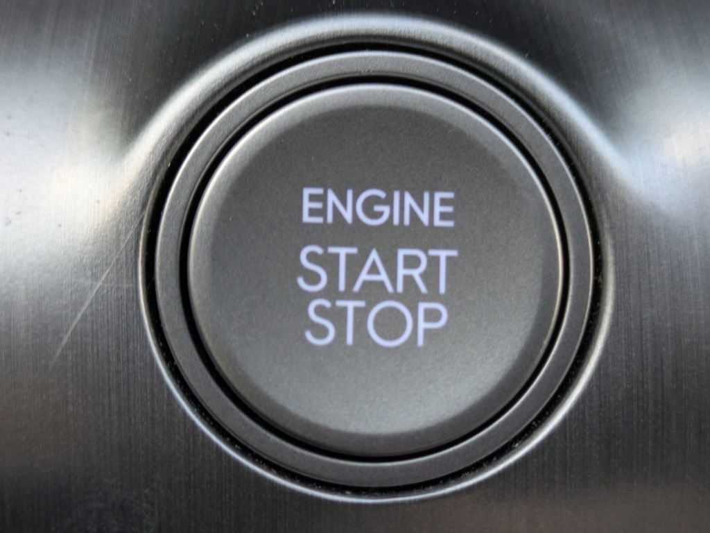 Used 2024 Hyundai Kona Limited image 31