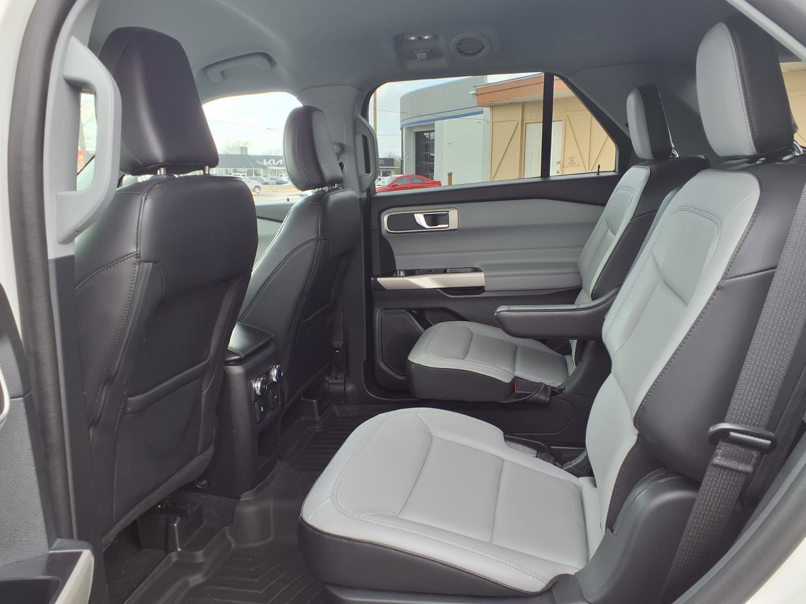 Used 2021 Ford Explorer XLT w/ Equipment Group 202A AWD/4WD image 27