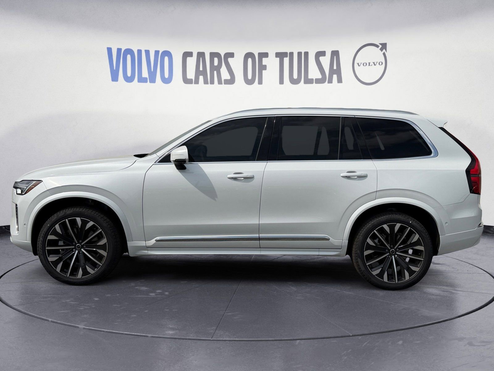 New 2026 Volvo XC90 B6 Plus w/ Protection Package Premier AWD/4WD image 2