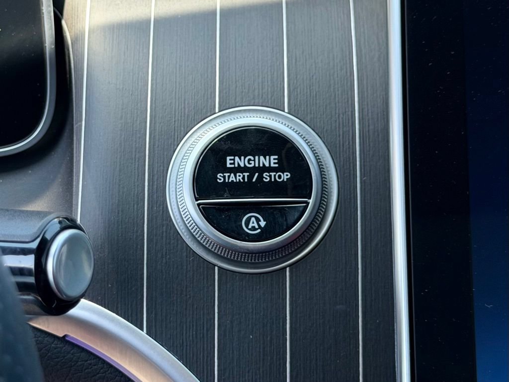 Used 2025 Mercedes-Benz GLC 300 4MATIC image 26
