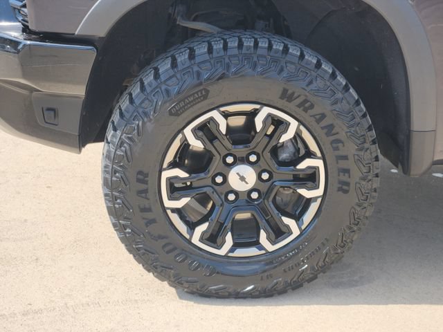 Used 2024 Chevrolet Silverado 1500 ZR2 w/ Technology Package AWD/4WD image 18