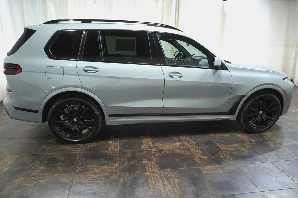 Used 2023 BMW X7 xDrive40i w/ Executive Package image 3