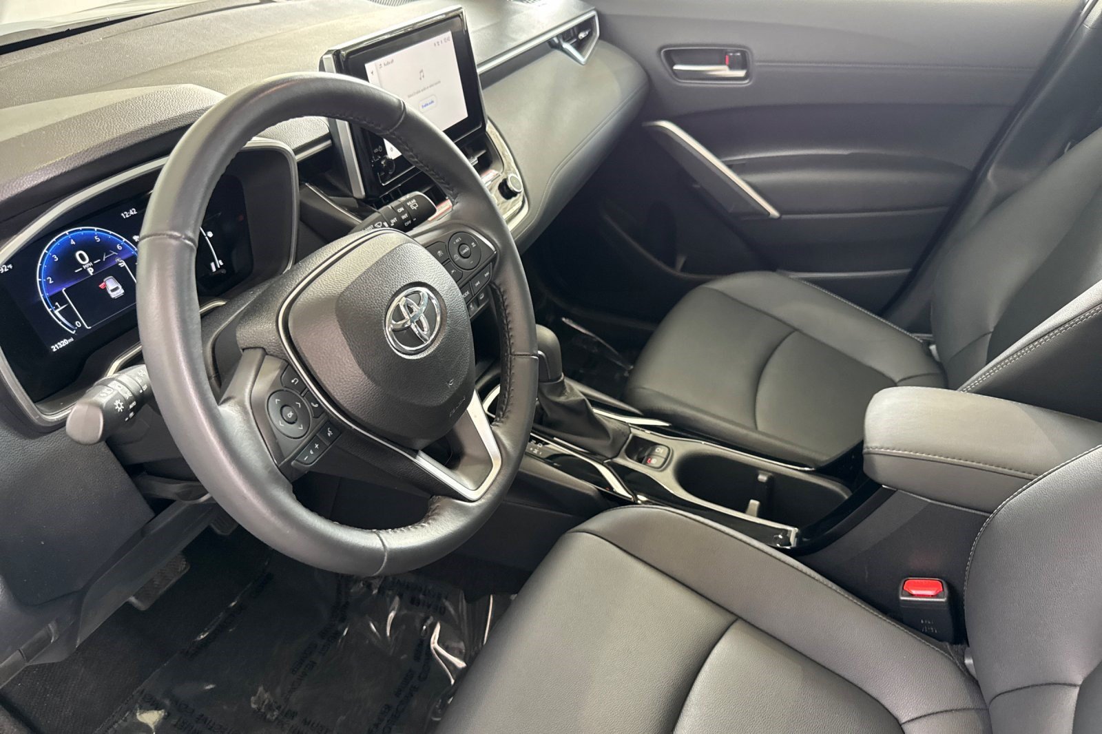 Used 2024 Toyota Corolla Cross XLE w/ Convenience Package AWD/4WD image 11