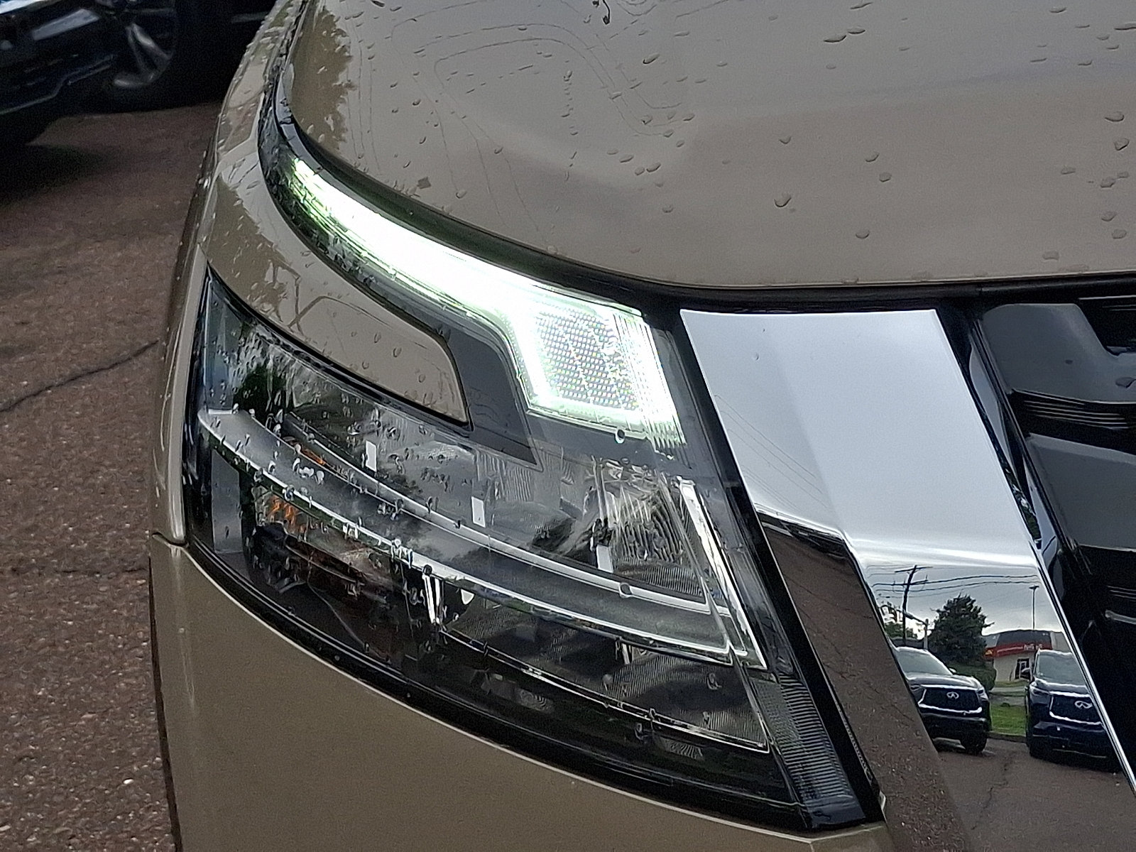 Used 2024 Nissan Pathfinder Platinum AWD/4WD image 9