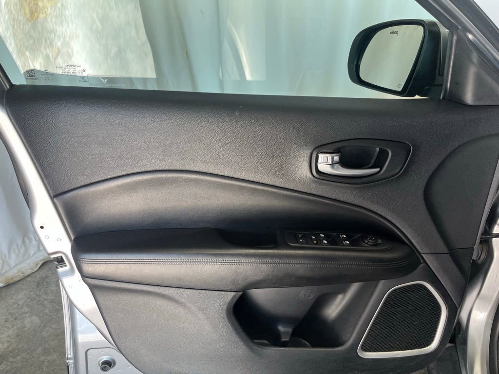 Used 2021 Jeep Compass Latitude image 9