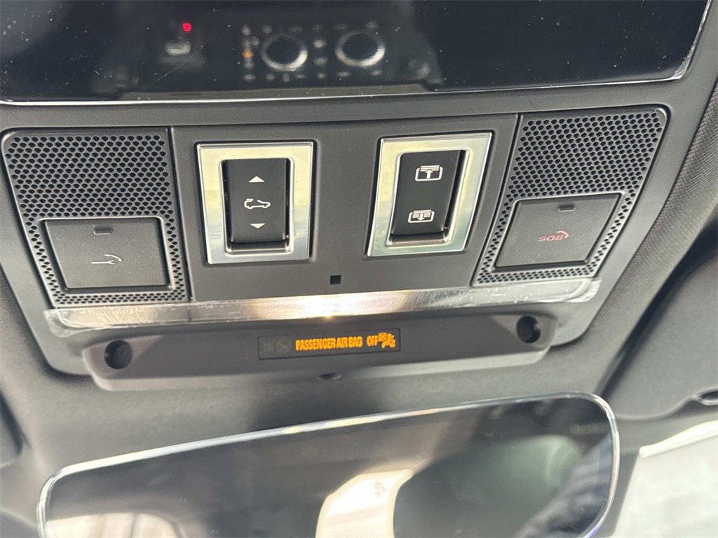 New 2026 Land Rover Defender 110 X-Dynamic SE image 22