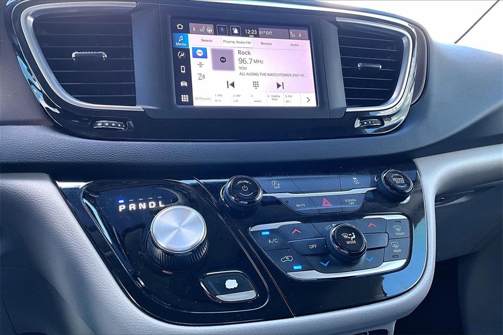 Certified 2023 Chrysler Voyager LX image 33