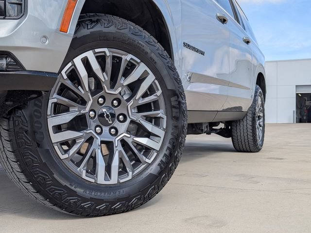 Used 2025 Chevrolet Suburban Z71 AWD/4WD image 2