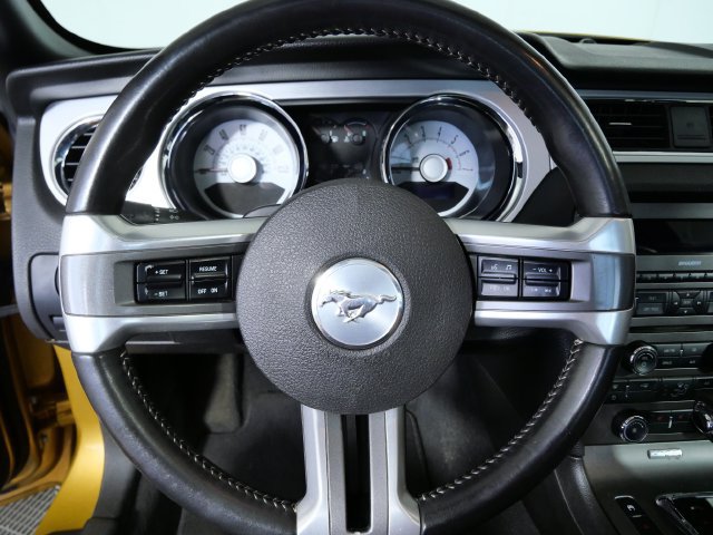 Used 2010 Ford Mustang Coupe RWD image 17